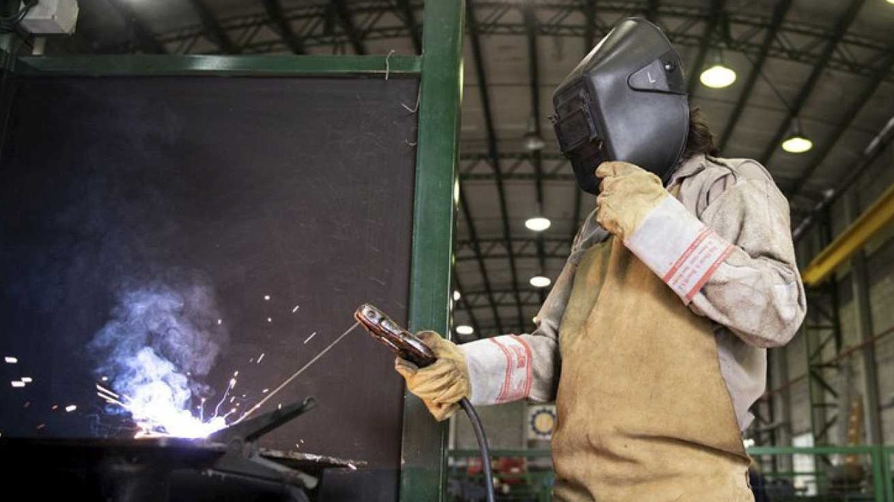 El empleo público creció diez veces más que el privado desde 2011