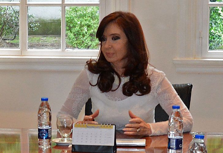 Cristina y el adiós progresivo al vestuario negro