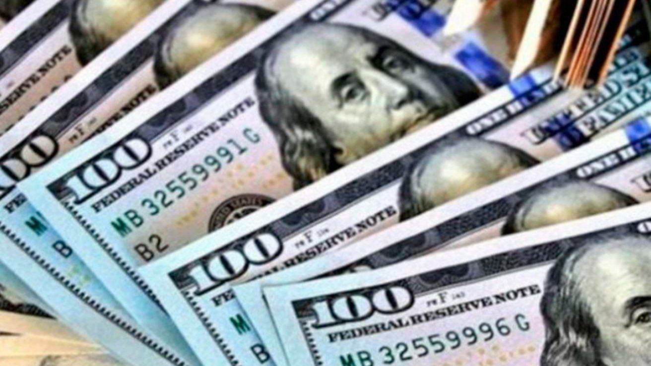 El BCRA vendió otros US$ 223 millones y el dólar cerró en $ 60,30