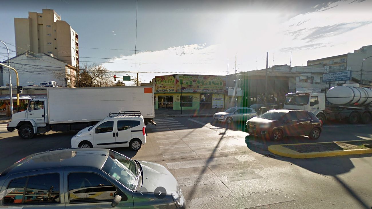 Un policía baleó al hermano cuando le abrió de golpe la puerta del auto