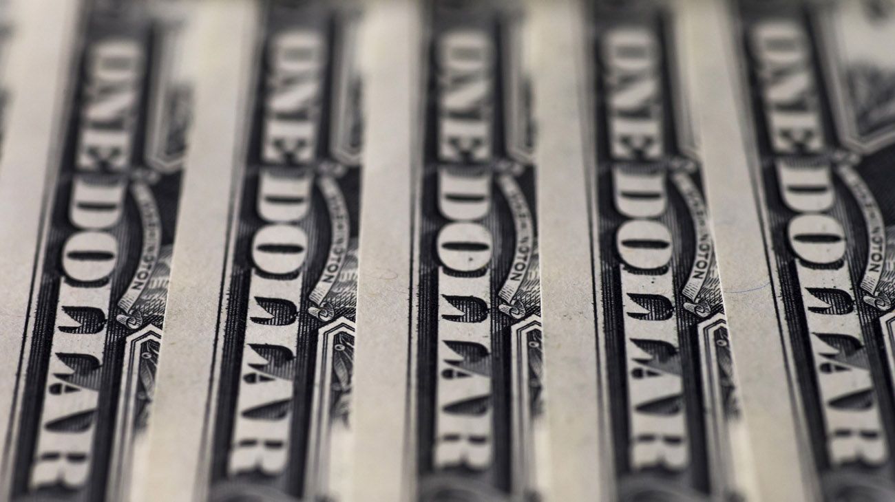 El dólar terminó la semana a la baja y cerró en $28