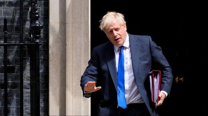 Presión política por un puesto laboral, el otro escándalo que salpica a Boris Johnson
