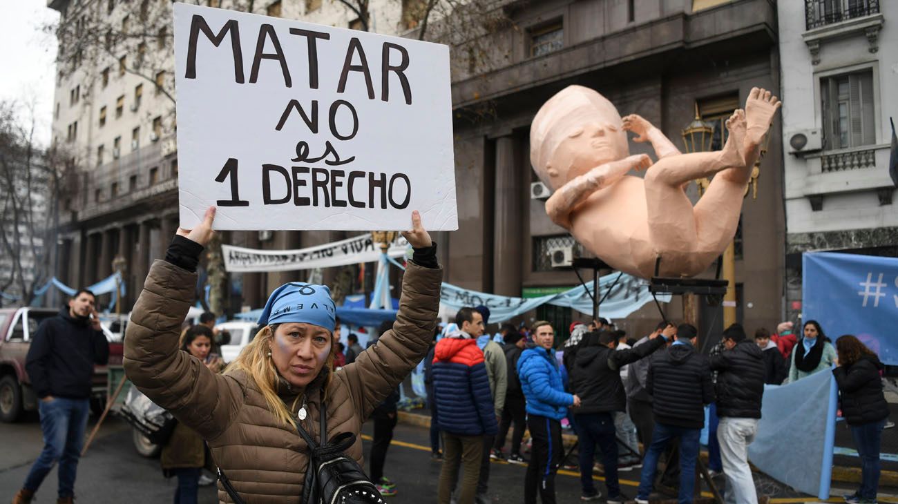 Tapar el sol con la mano