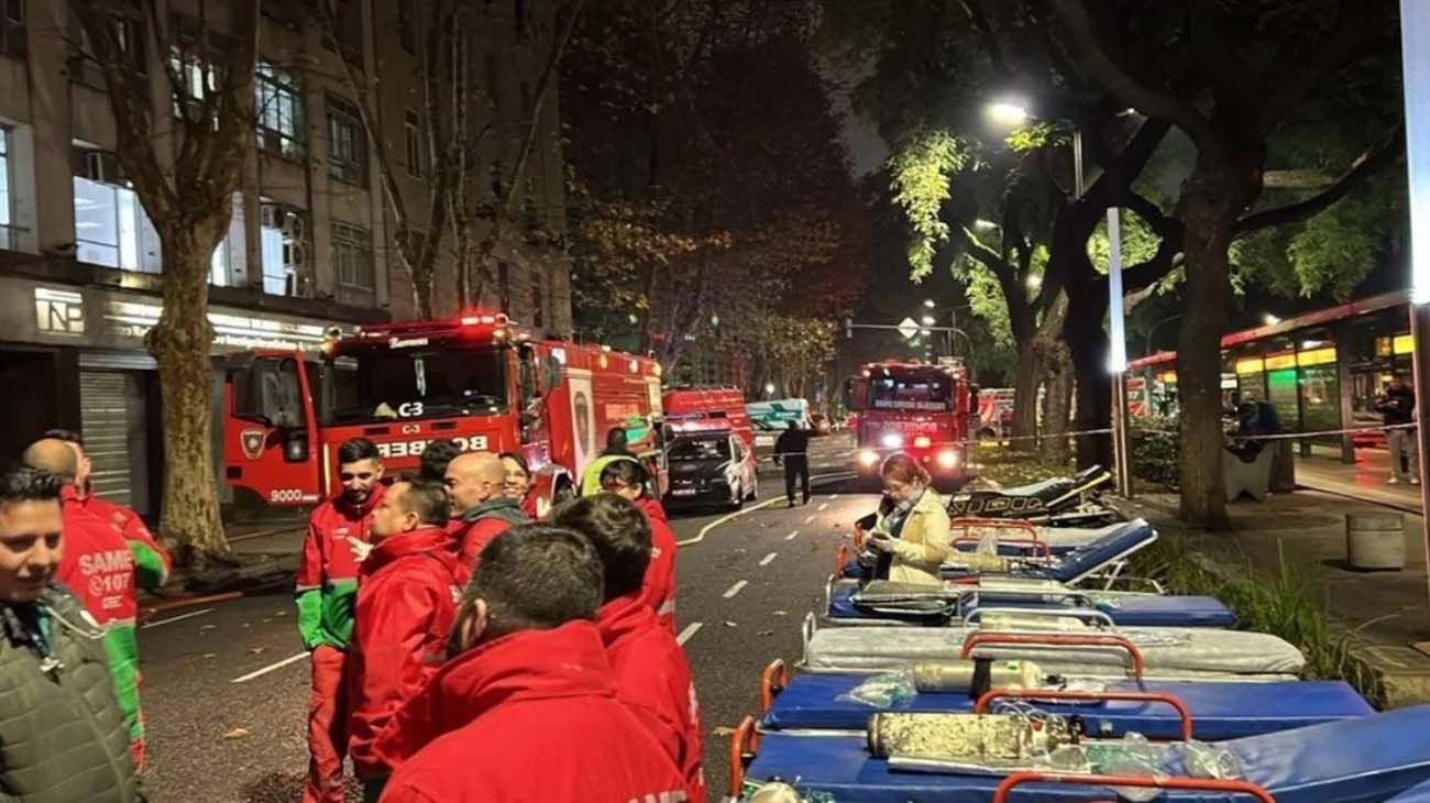 Incendio en un edificio en Monserrat: 40 familias evacuadas y 11 personas afectadas