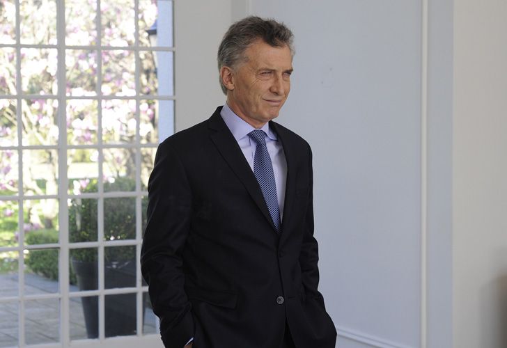 Diez analistas siguen calificando con un 6 a Macri