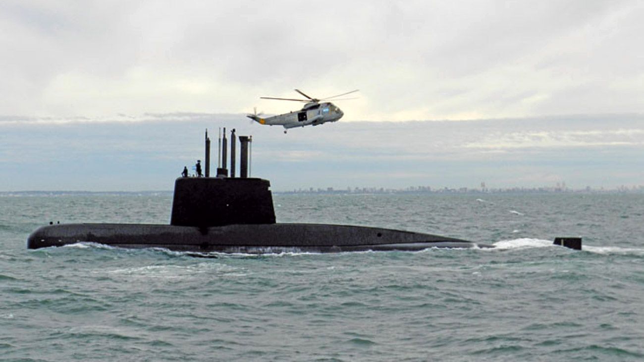 Aseguran que el ARA San Juan intentó comunicarse y que viajaba un agente de inteligencia