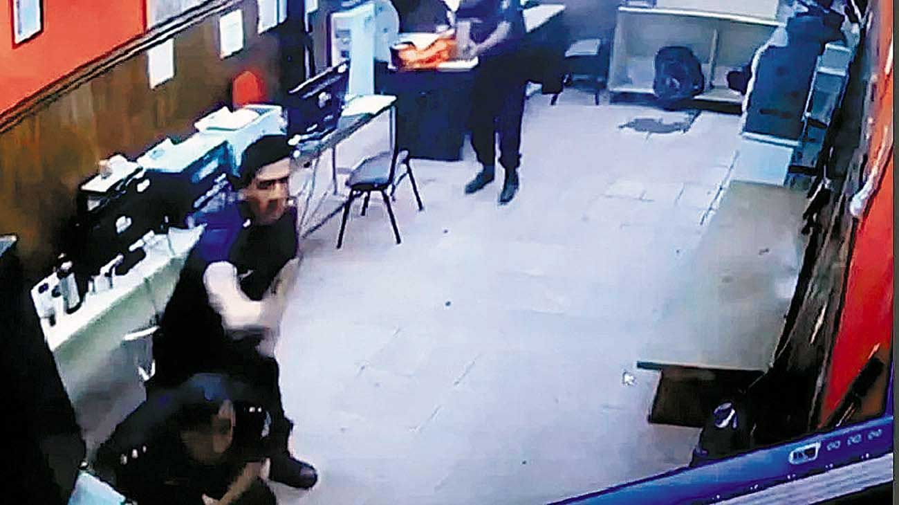 Arrancó el juicio por el copamiento de la comisaría de San Justo