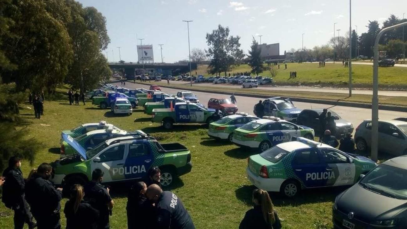 Edi Zunino: "La policía está desfinanciada, cobra poco, convive mucho con todos los males"