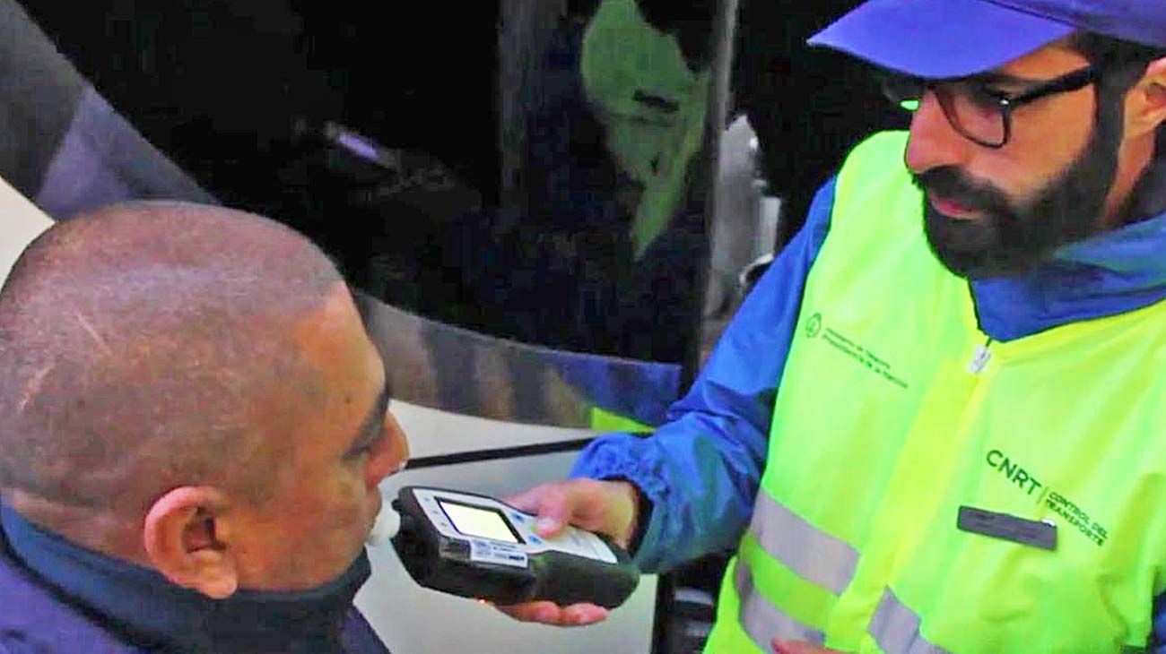 Le quitan licencia a dos choferes que iban a llevar egresados a Bariloche