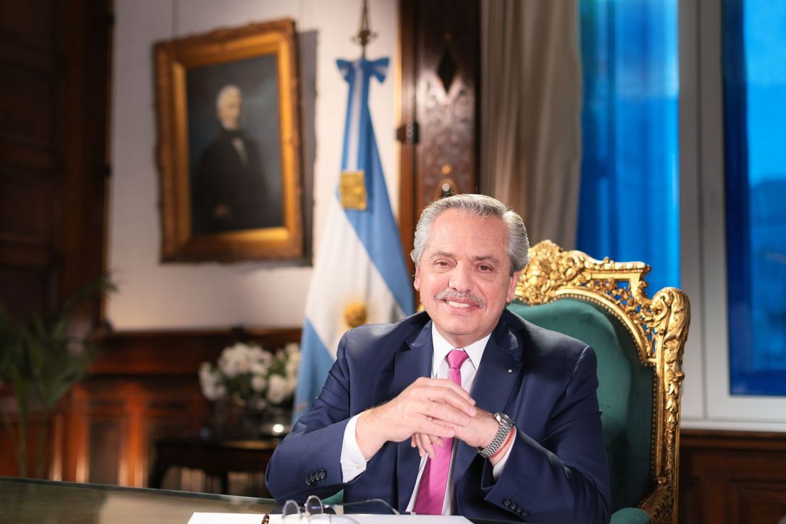 Alberto Fernández pidió "seguir vacunándonos" y dijo que Argentina "va por la senda del crecimiento"