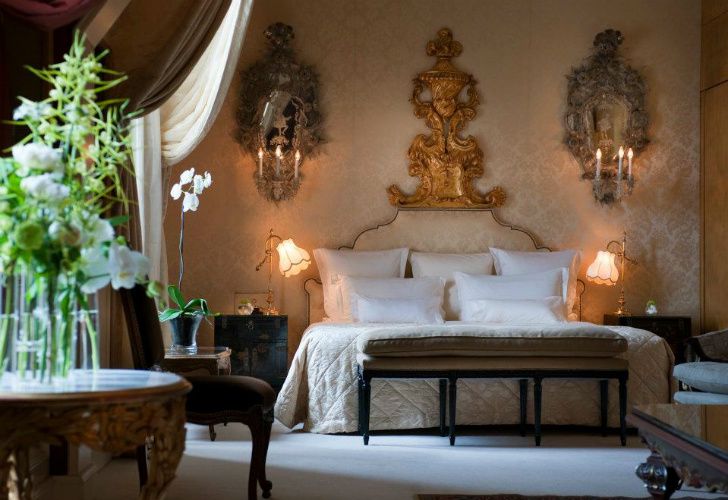 La subasta de viejos artículos del Hotel Ritz de París recaudó 7,3 millones de euros