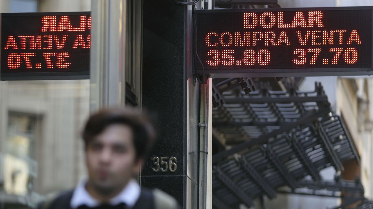 El dólar cerró la jornada con una leve suba de cuatro centavos
