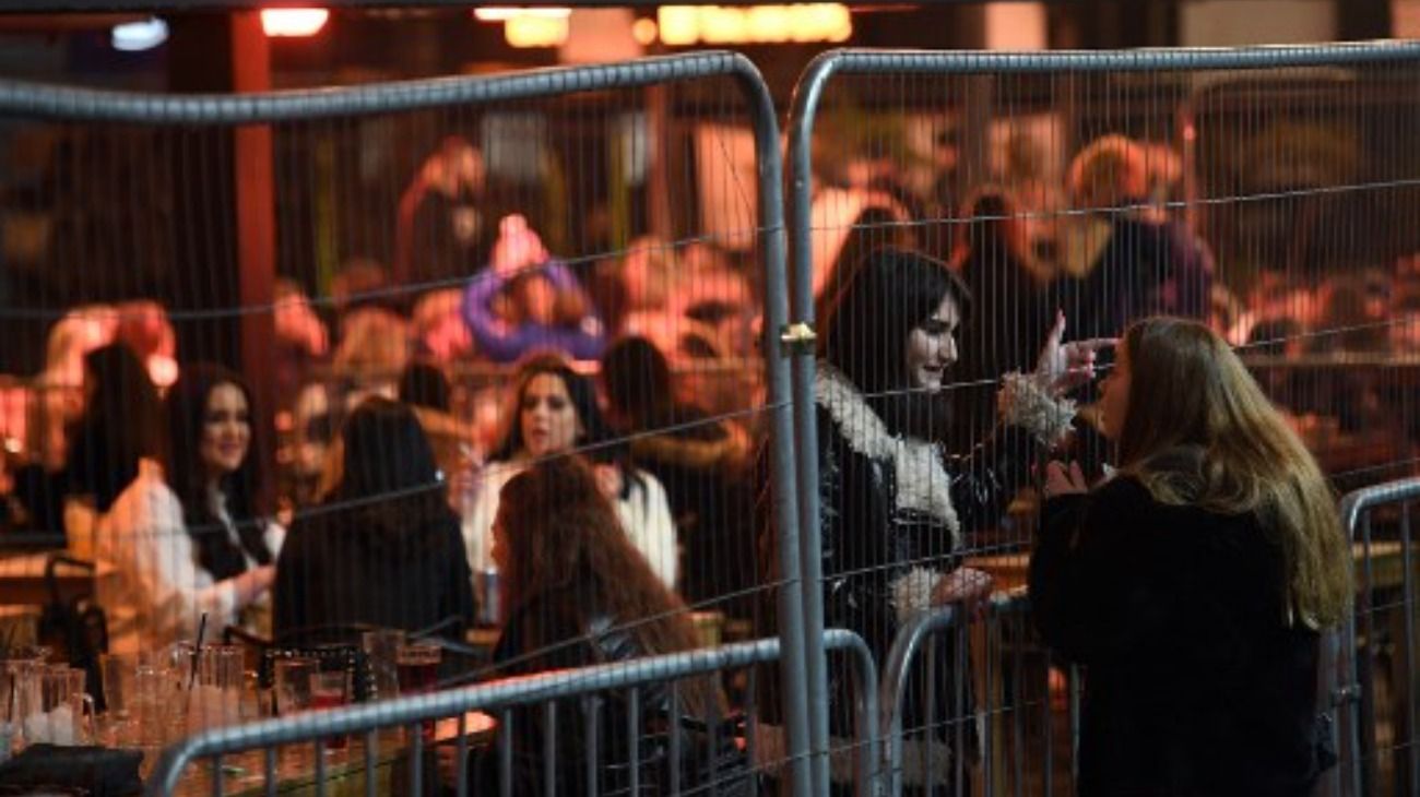 La nueva cepa británica afectaría más a los jóvenes