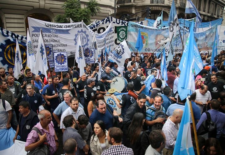 Cuáles son los gremios que quieren perforar el 15% de ajuste salarial