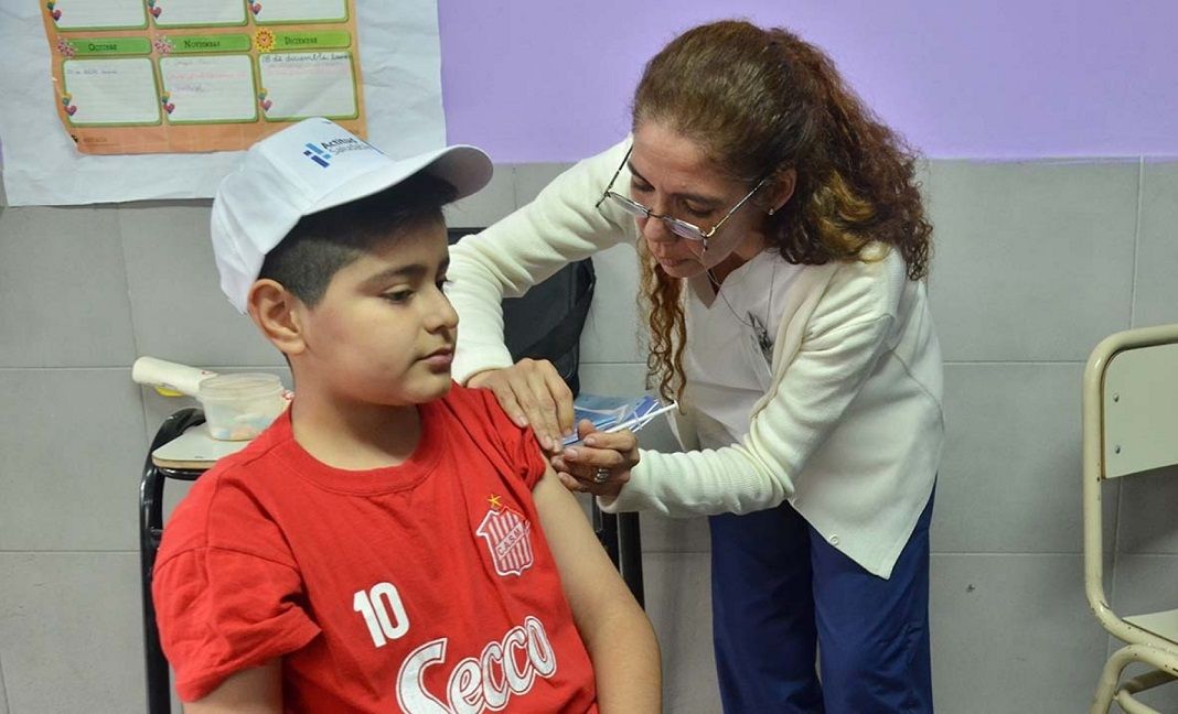 El Ministerio de Salud pidió a los padres completar los esquemas de vacunación de los chicos