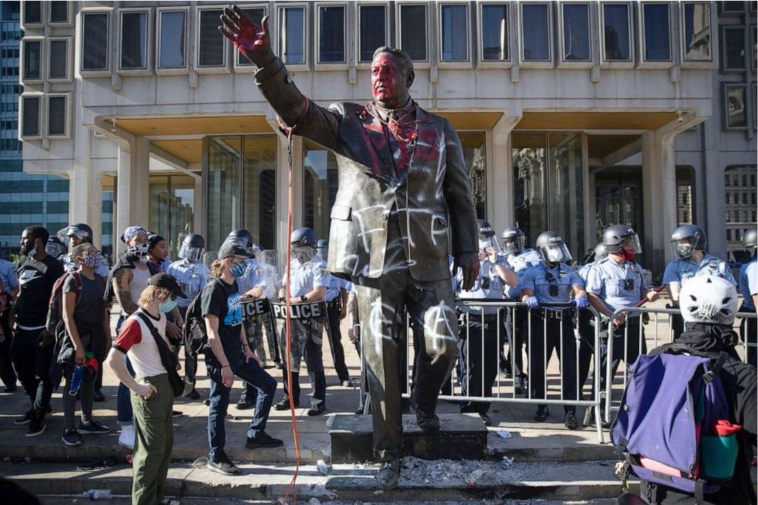 Efecto George Floyd: piden la eliminación de estatuas de racistas y esclavistas
