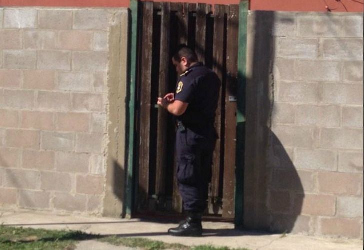 Mujer mató a su hijo, envenenó a su hija y se suicidó