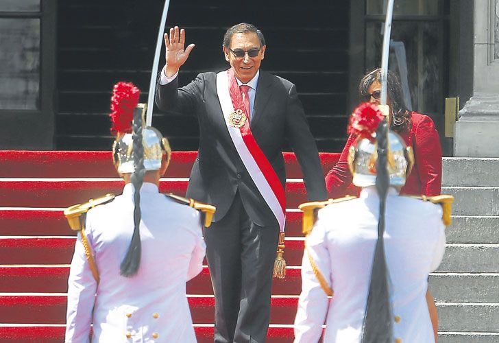 Perú: asumió Vizcarra en medio de la debacle política