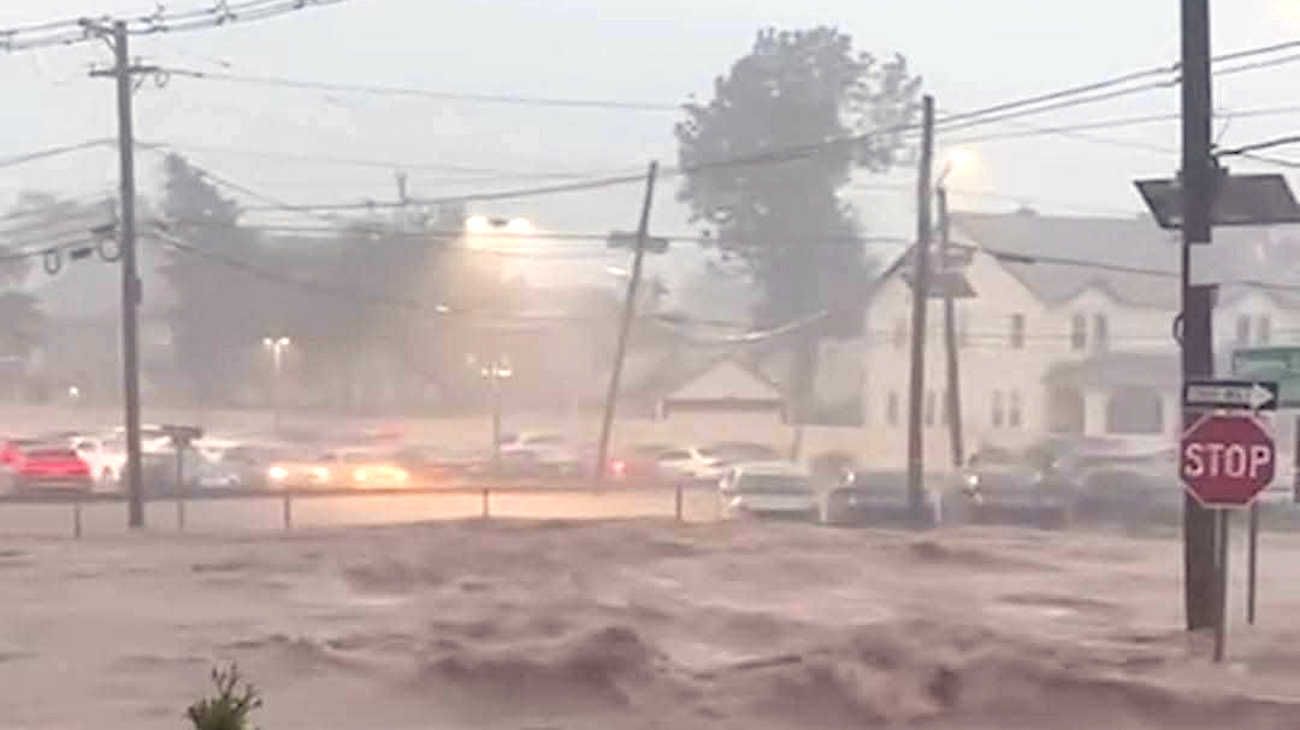 Lluvias extremas e inundaciones récord dejan dos muertos y el subte bajo el agua en Nueva York