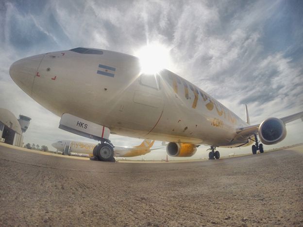 Éxodo de ejecutivos de Flybondi y solo dos aviones operativos anticipan una crisis terminal