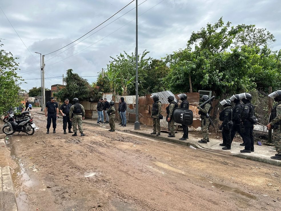 Megaoperativo en Corrientes: 52 detenidos y secuestro de armas tras allanamientos en cinco barrios