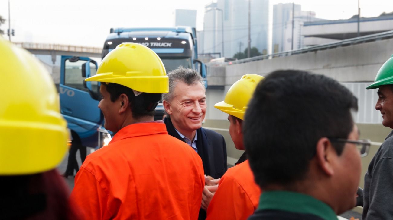 Mauricio Macri compartió el "orgásmico" mensaje de un camionero que estrenó el Paseo del Bajo