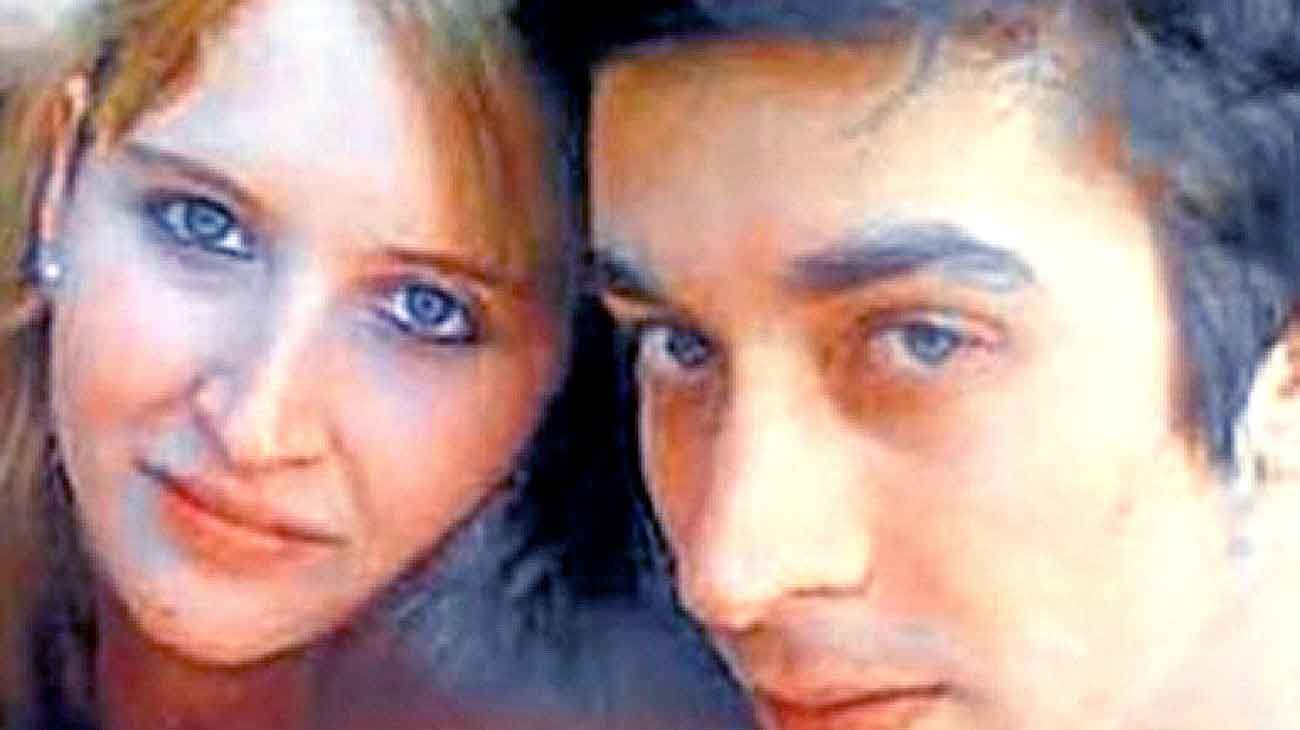 Condenan a dos hermanastros por matar a tiros a sus padres