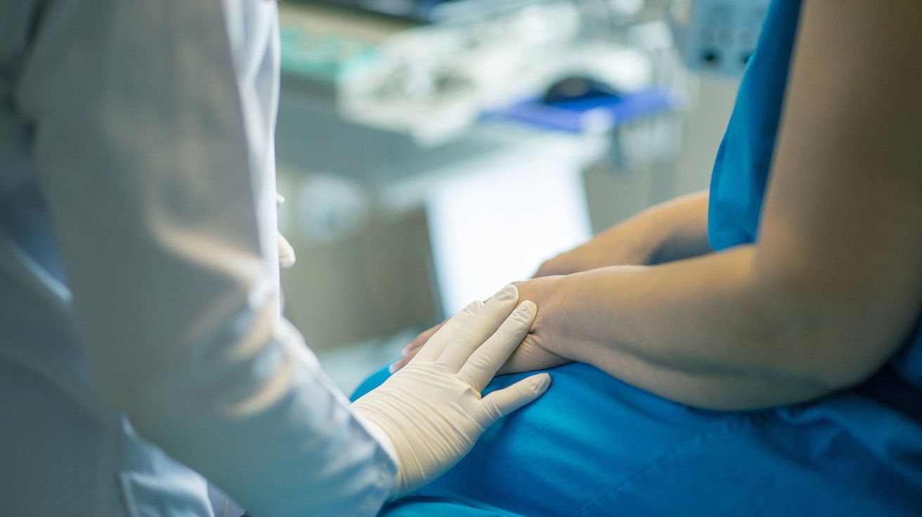 Mi vieja y el personal de salud en el planeta del coronavirus
