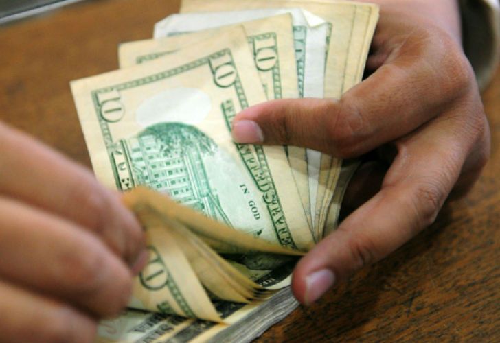 Tras el pago del Boden, el dólar blue cayó a $15,74