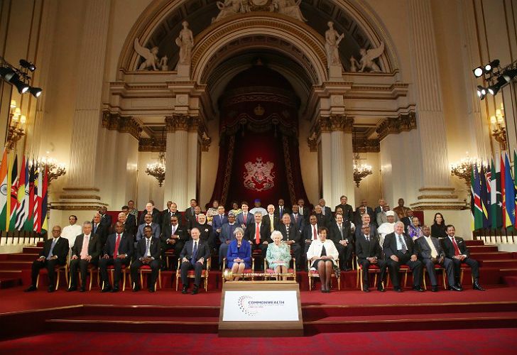 La reina Isabel II cumple 92 años con el "Imperio" británico a sus pies