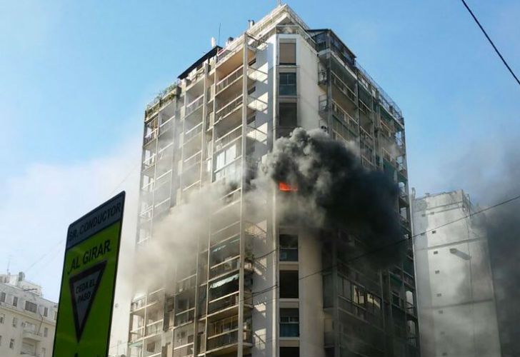 Feroz incendio en Córdoba y Pueyrredón