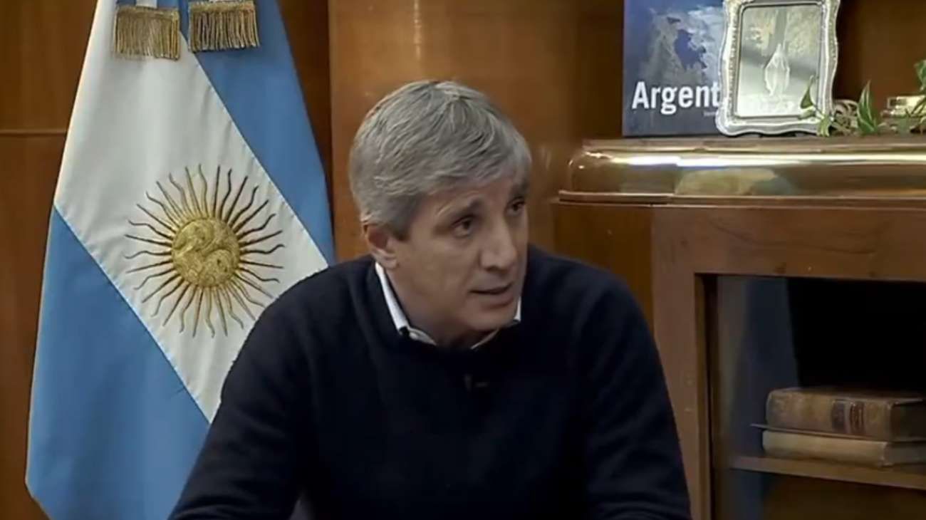 Caputo dijo que el Gobierno tiene "todo armado" para dolarizar y le pidió a los empresarios: "Inviertan"