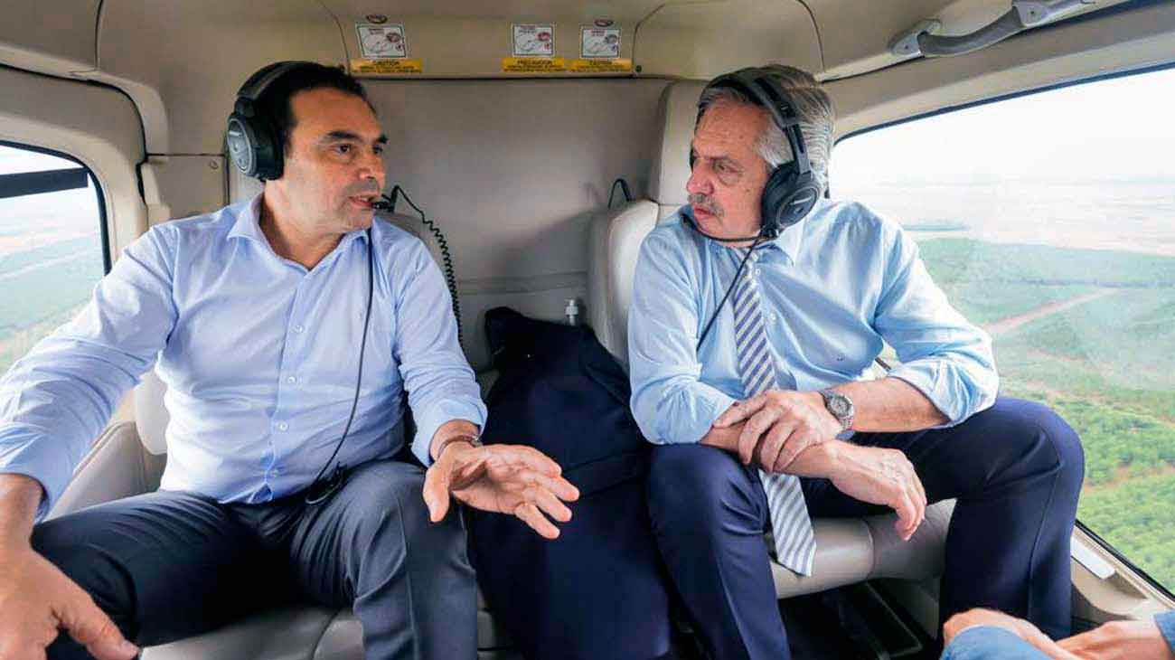 Ya con el fuego más controlado, el Presidente recorrió junto a Valdés las zonas afectadas