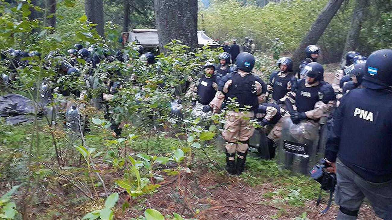 Militares, policías, mapuches y banales debates preelectorales