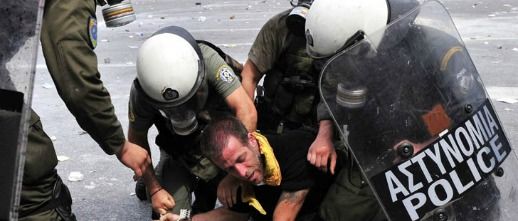 Otro plan de ajuste desata violencia en Grecia