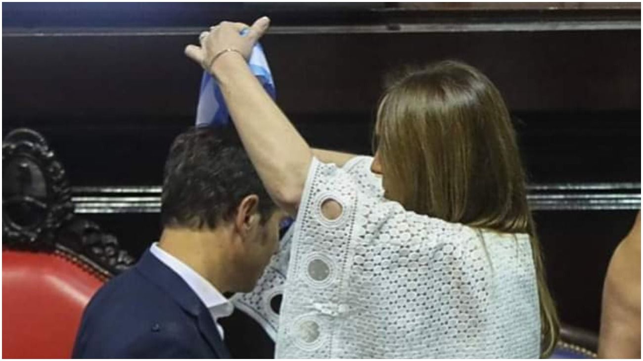 La "hinchada" de Kicillof despidió a María Eugenia Vidal con memes