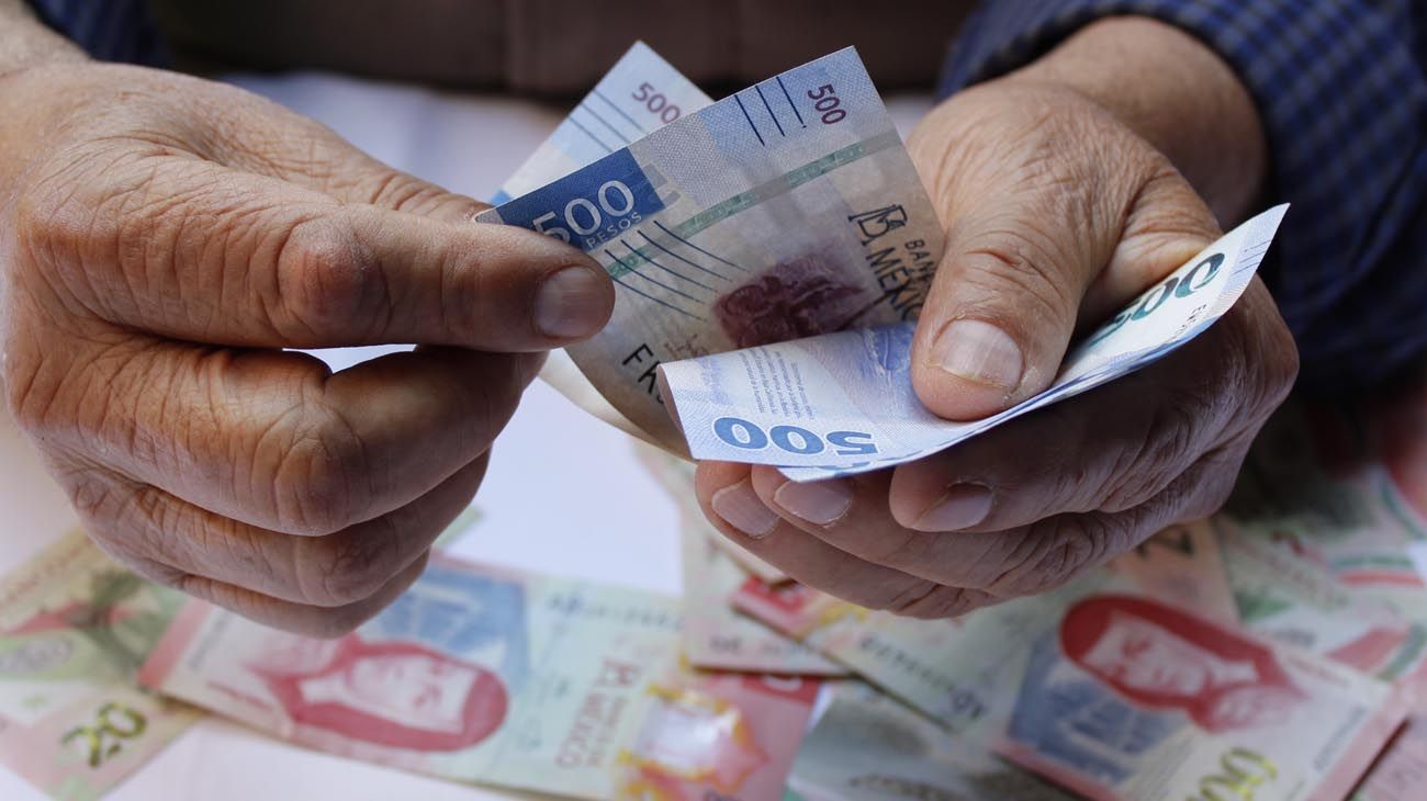 El peso mexicano traspasa nivel clave por primera vez desde abril 2018