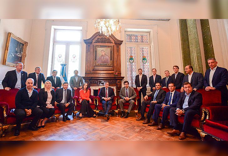 Sobre el filo de la sesión, reunión con gobernadores