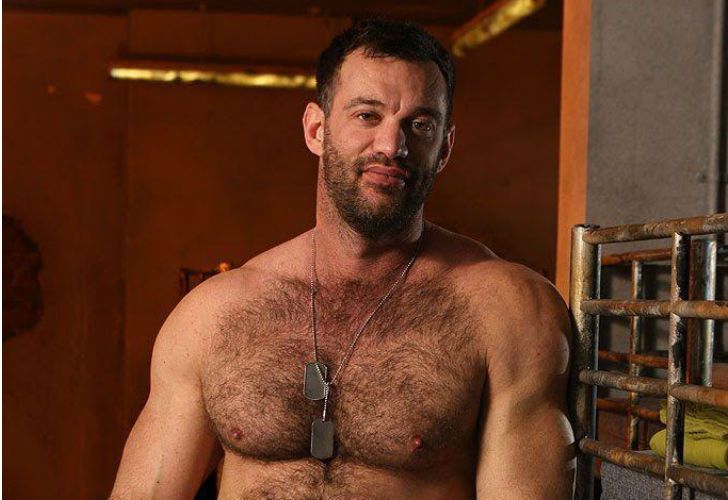 Googlearon a su profesor de Matemática y descubrieron que era actor porno