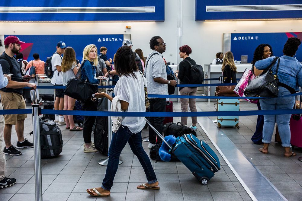 En qué se diferencia EEUU de la Unión Europea sobre el estatus de vacunación para viajeros