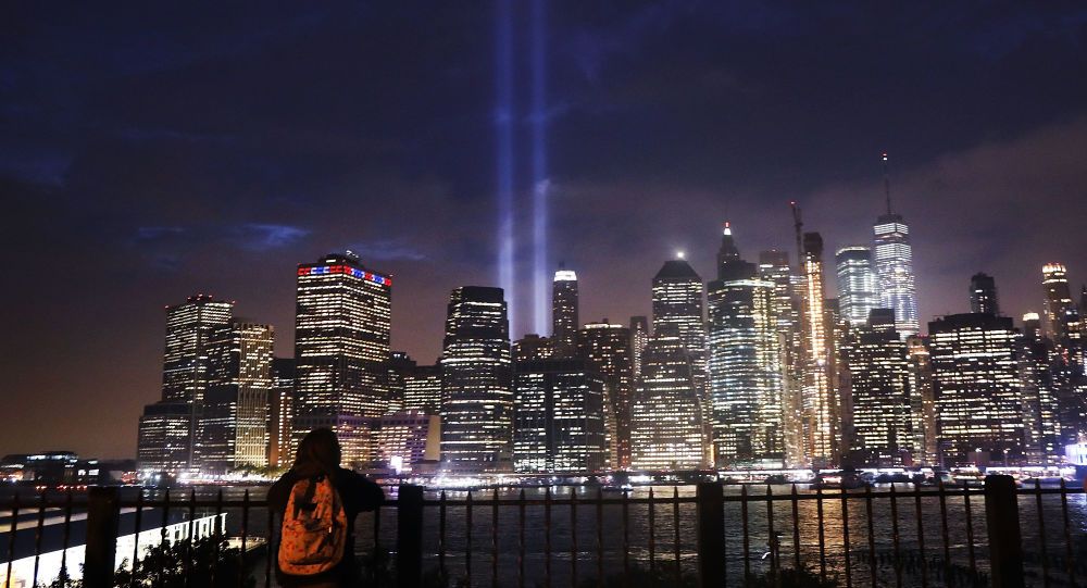 Estados Unidos recordó los atentados del 11S con dos torres de luz en Manhattan