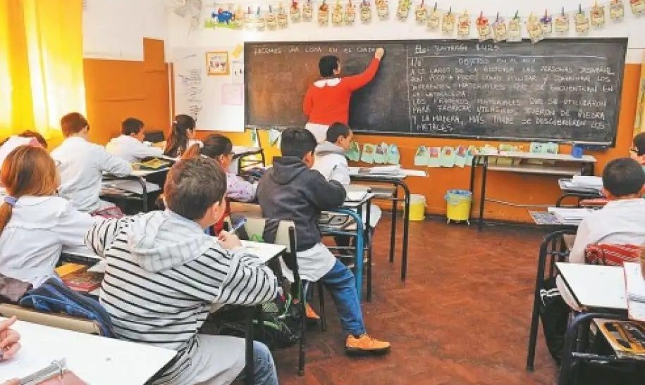 Estadísticas escolares: aumentó un 54% la cantidad de docentes, pero solo un 1% la de alumnos