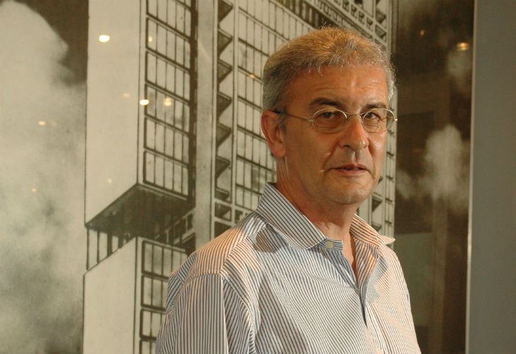 Un miembro fundador de Carta Abierta, al frente de los museos