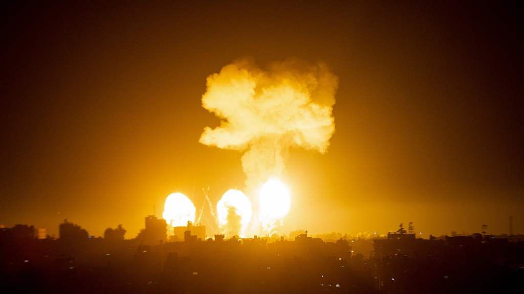 Israel ataca Gaza en respuesta al lanzamiento de cohetes de Hamás