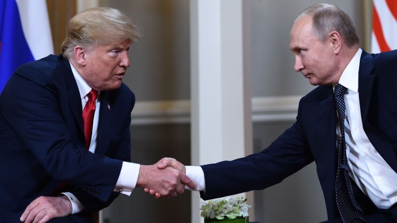 Antes de la cumbre con Putin, Trump amenaza con sanciones económicas "muy severas" si demora un acuerdo