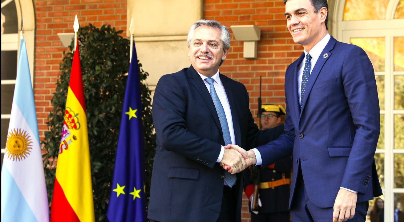 Alberto Fernández se reunió con Pedro Sánchez en el Palacio de la Moncloa