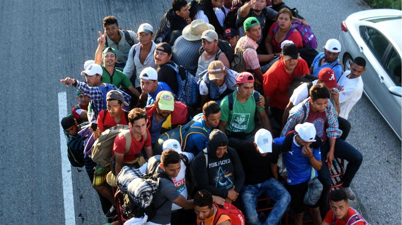 La multitudinaria caravana migrante sigue su camino hacia EE.UU.