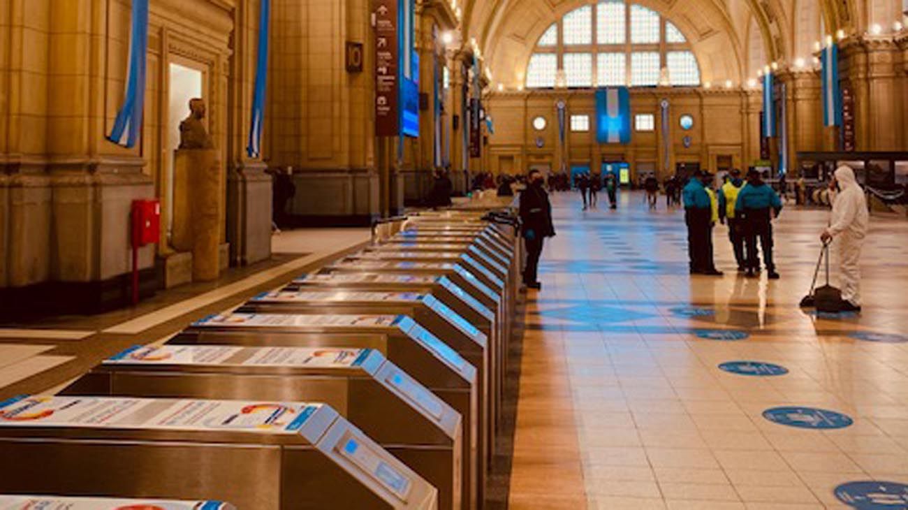 El primer día de cuarentena estricta se redujo un 30 % la cantidad de usuarios de transporte público