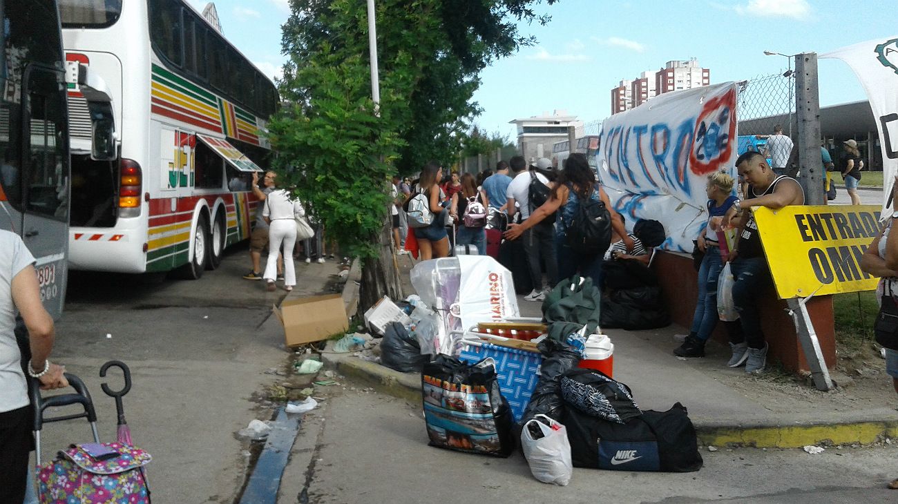 Caos en la terminal de ómnibus de Mar del Plata por el paro de maleteros