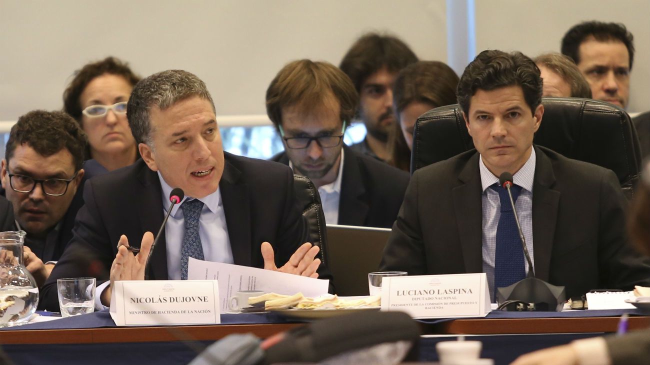 Dujovne: "Argentina no planea megacanje ni reestructuración de deuda"